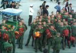 Chinese-soldiers-posing-riot-monks-1.jpg