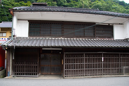 長谷寺門前格子の日本家屋