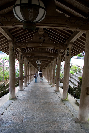 長谷寺屋根付き階段