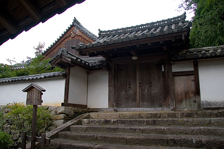 長谷寺堂と門