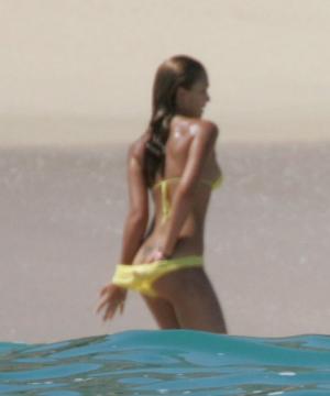 phote_Jessica_Alba__Mexico_Beach_Bikini_Original_Shots_38_Butt_Shots.jpg